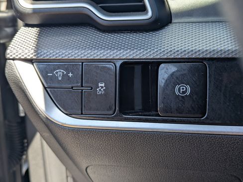 Certified 2024 Kia Sportage LX image 30