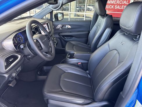 New 2026 Chrysler Pacifica Select w/ S Appearance Package image 14