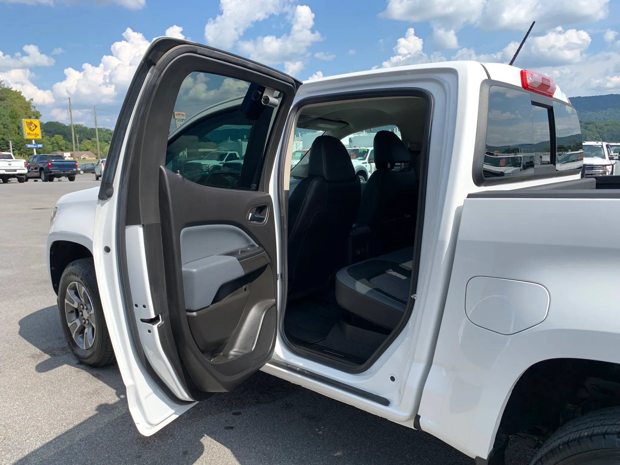 Used 2019 Chevrolet Colorado Z71 AWD/4WD image 23