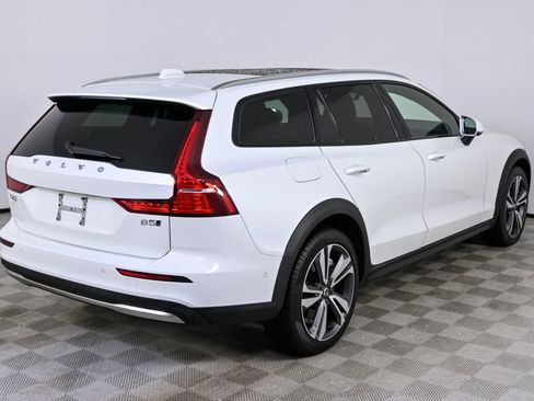 Certified 2025 Volvo V60 B5 Cross Country Plus image 29