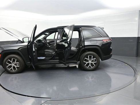 New 2025 Jeep Grand Cherokee Limited w/ Luxury Tech Group II image 28