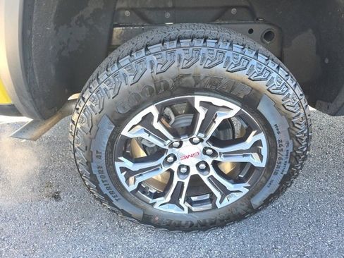 Used 2023 GMC Canyon AT4 w/ AT4 Premium Package image 8