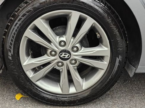 Used 2017 Hyundai Elantra Value Edition FWD image 21