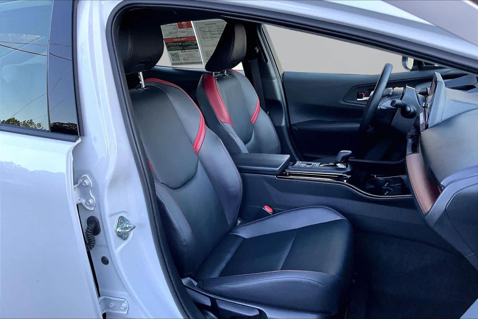 Used 2026 Toyota Prius Plug-In Hybrid FWD image 9
