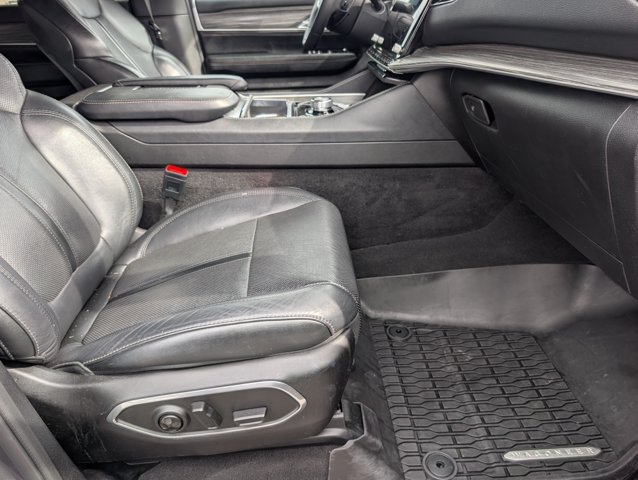 Used 2024 Jeep Wagoneer L Series II w/ Flexible Seating Group RWD image 28