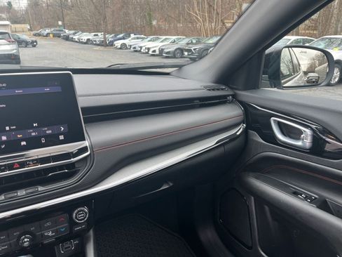 Used 2025 Jeep Compass Trailhawk image 30