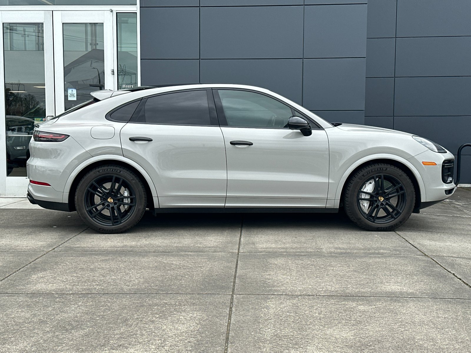 Used 2020 Porsche Cayenne Turbo AWD/4WD image 3