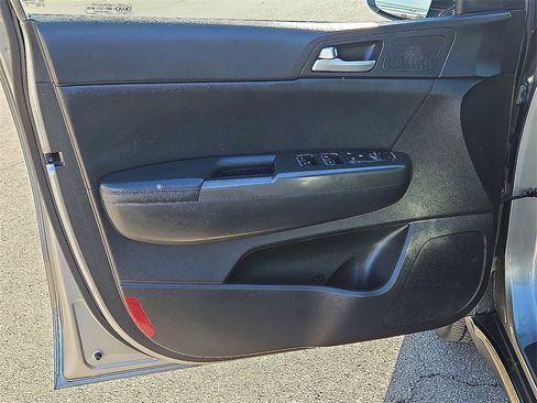 Used 2020 Kia Sportage S image 20