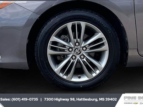 Used 2016 Toyota Camry SE w/ Moonroof Package image 7