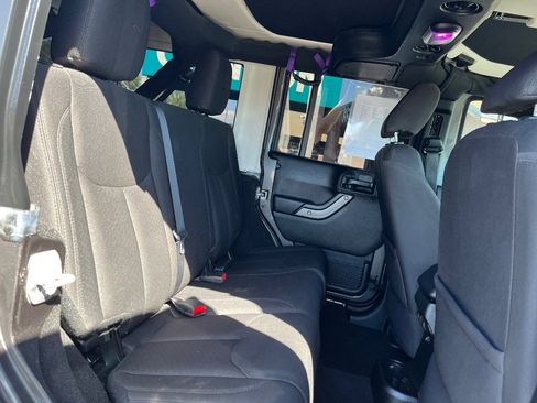 Used 2018 Jeep Wrangler Unlimited Sport S image 29