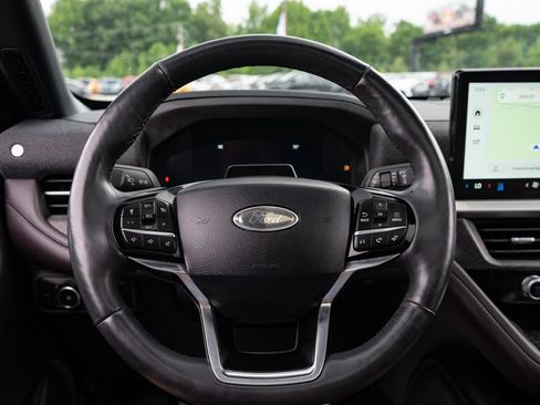 Used 2025 Ford Explorer Platinum AWD/4WD image 30