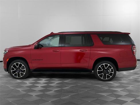 Used 2022 Chevrolet Suburban RST w/ Luxury Package image 6