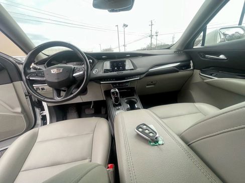 Used 2020 Cadillac XT4 Luxury w/ Cold Weather Package image 6