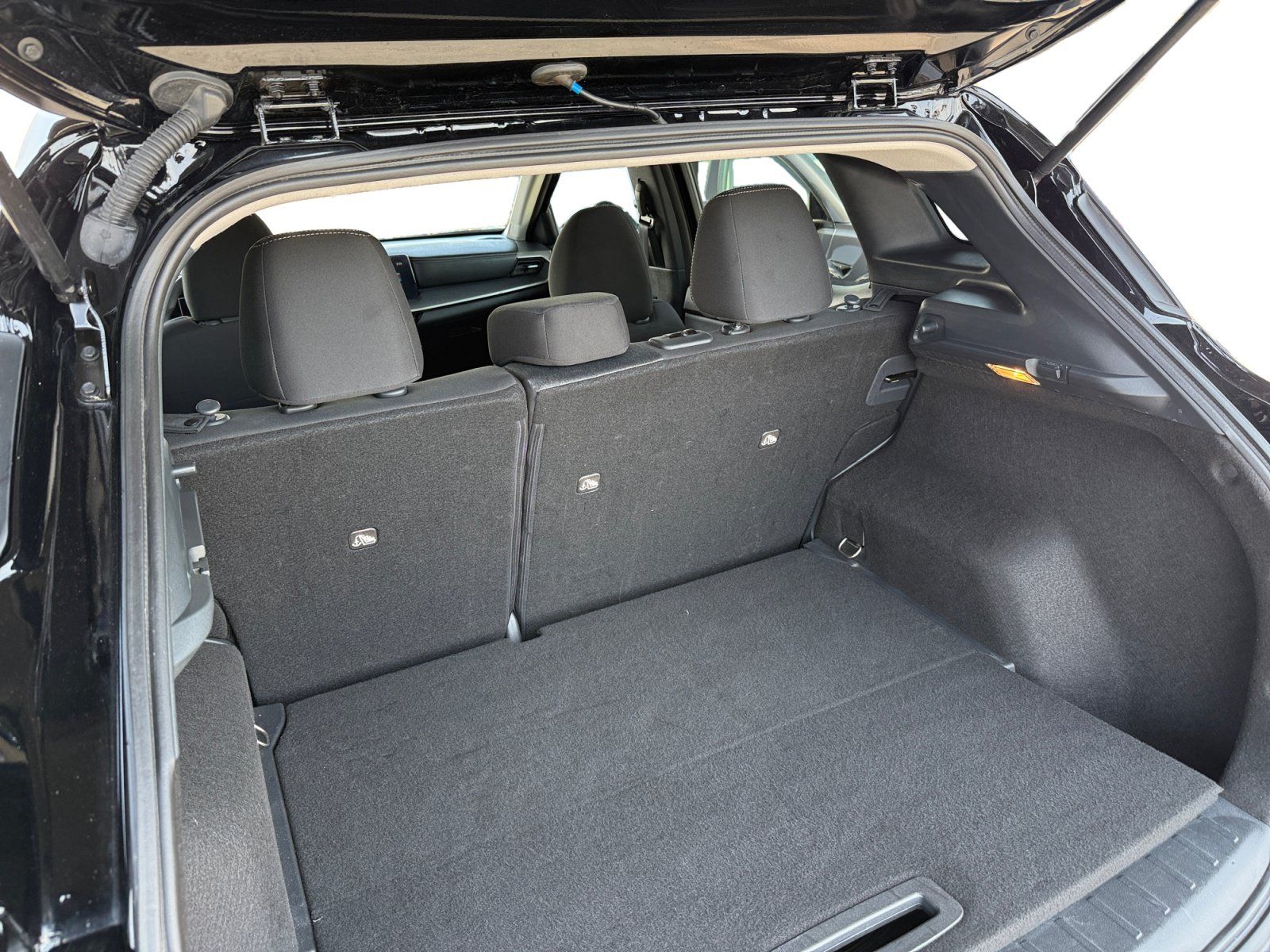 Used 2025 Nissan Kicks SV FWD image 12