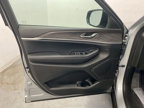 New 2025 Jeep Grand Cherokee Limited image 21