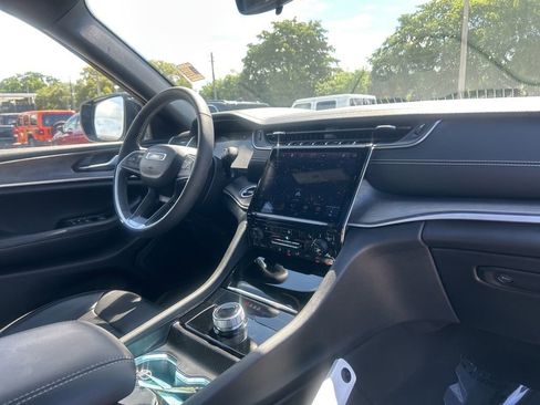 Certified 2024 Jeep Grand Cherokee Limited image 26