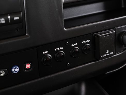 Used 2017 Chevrolet Express 2500 RWD image 23