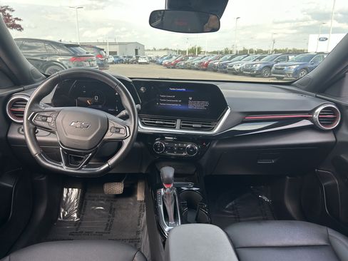 Used 2024 Chevrolet Trax RS w/ Sunroof Package image 9