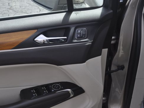 Used 2019 Lincoln MKC Select w/ Select Plus Package AWD/4WD image 16