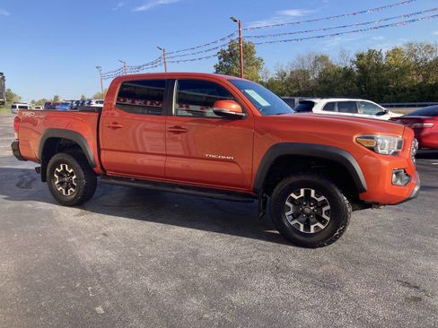 Used 2017 Toyota Tacoma TRD Off-Road image 5