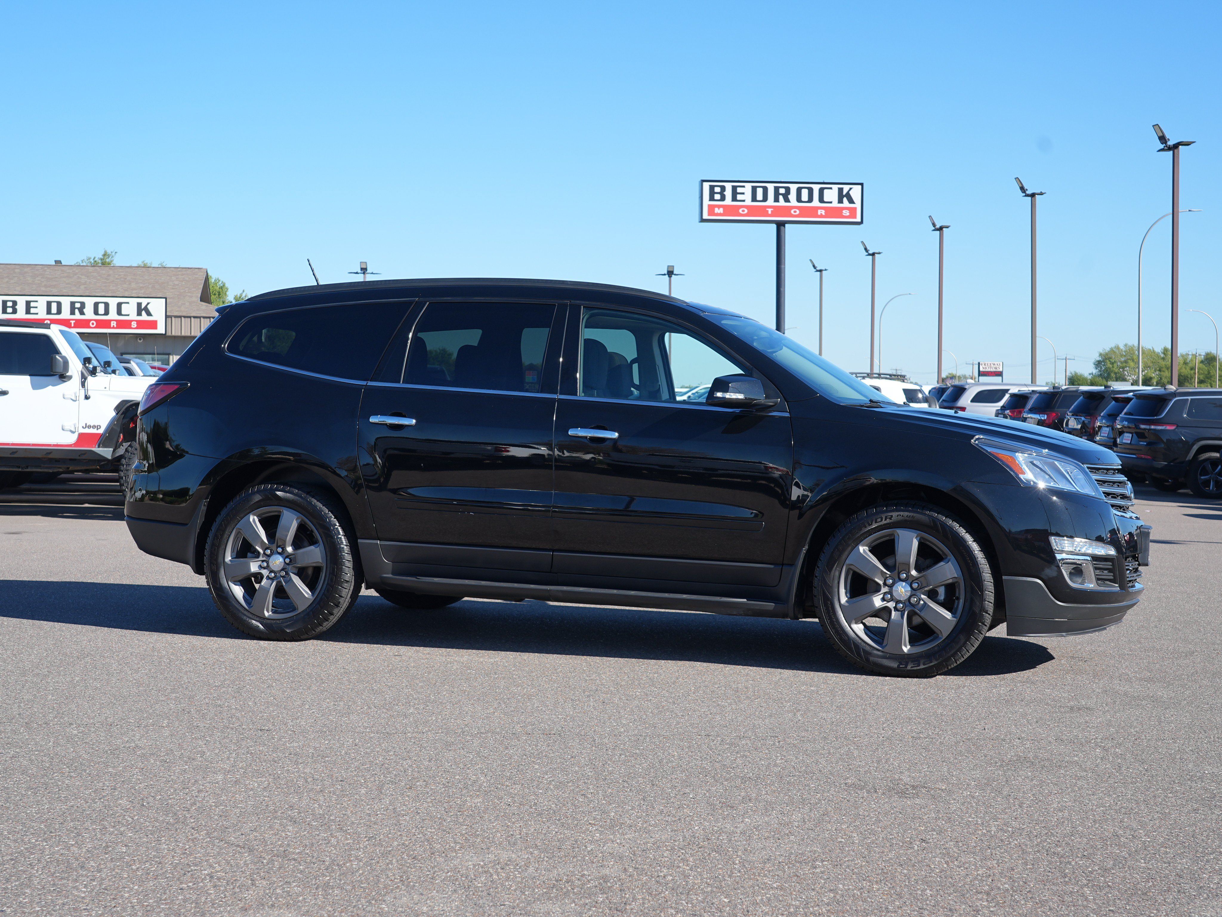 Used 2017 Chevrolet Traverse LT w/ Graphite Special Edition AWD/4WD image 2