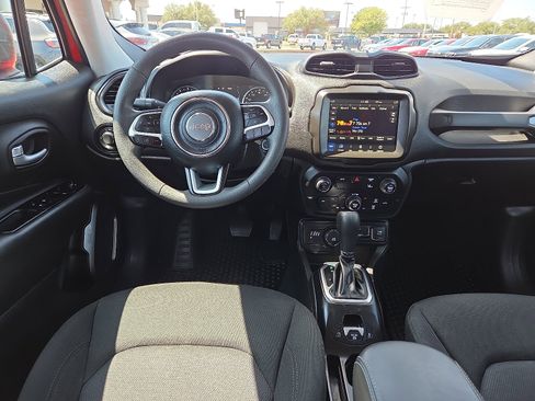 Used 2023 Jeep Renegade Latitude image 10