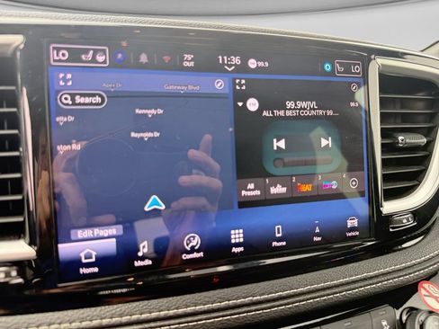 Used 2024 Chrysler Pacifica Limited FWD image 24
