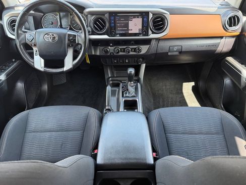 Used 2017 Toyota Tacoma SR5 AWD/4WD image 16