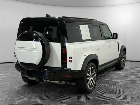 Used 2025 Land Rover Defender 110 X-Dynamic SE image 5