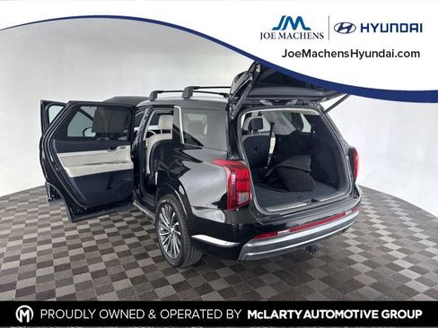 Used 2023 Hyundai Palisade Calligraphy image 16