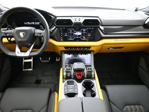 Used 2025 Lamborghini Urus SE AWD/4WD image 6