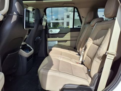 Certified 2023 Lincoln Navigator Reserve AWD/4WD image 5