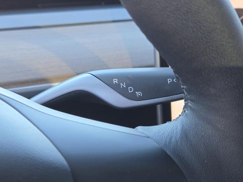 Used 2024 Tesla Model Y 2WD image 14