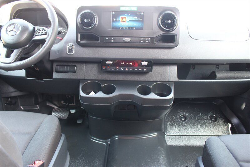 Used 2024 Mercedes-Benz Sprinter 2500 image 21