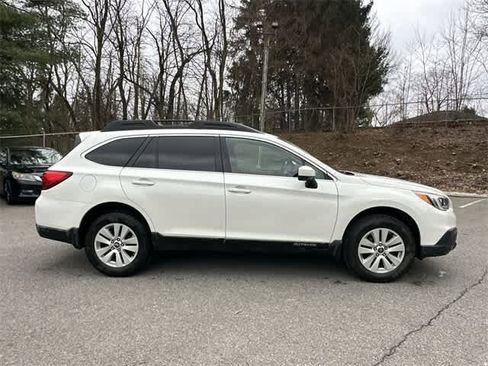 Used 2015 Subaru Outback 2.5i Premium image 3