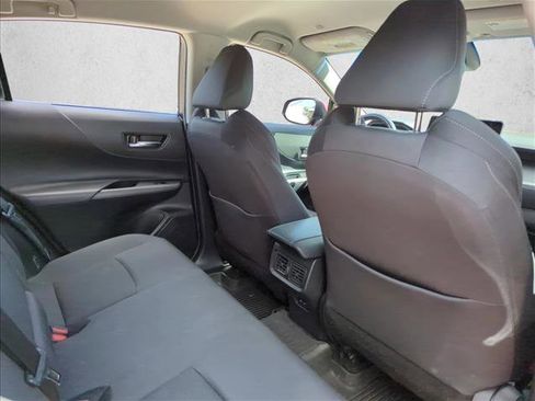 Used 2023 Toyota Venza LE image 21