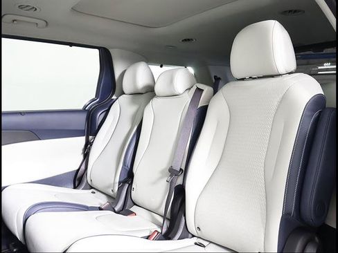 Used 2026 Kia Carnival SX Prestige FWD image 10