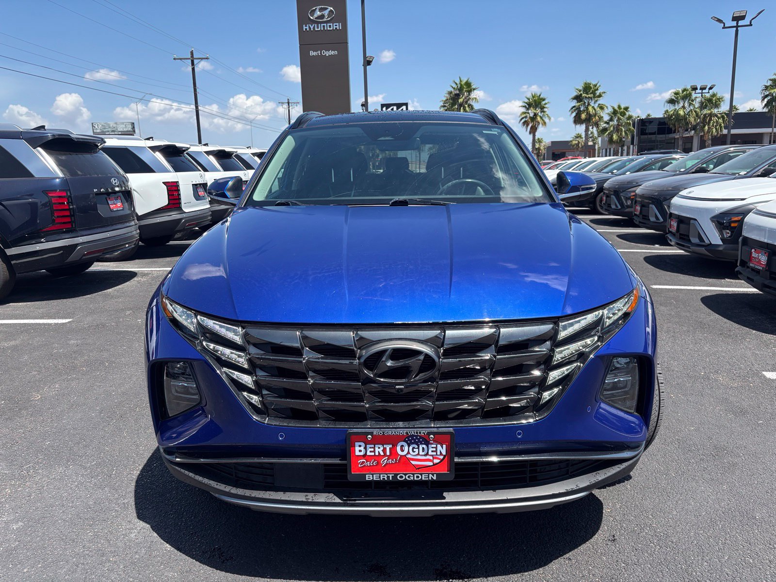 Certified 2022 Hyundai Tucson Limited w/ Cargo Package AWD/4WD image 2