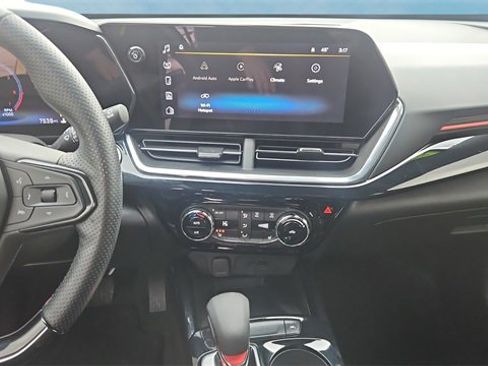 Used 2024 Chevrolet Trax RS w/ Sunroof Package image 7