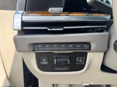 Certified 2025 Cadillac Escalade Sport Platinum w/ LPO, ONYX Package AWD/4WD image 24