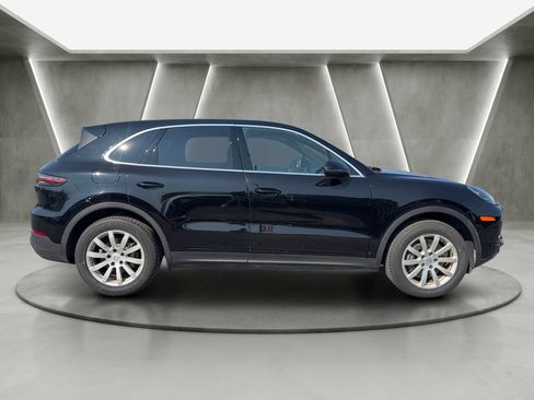 Used 2023 Porsche Cayenne AWD/4WD image 8