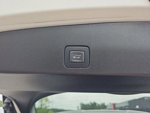 Used 2023 Buick Encore GX Essence w/ Experience Buick Package FWD image 18