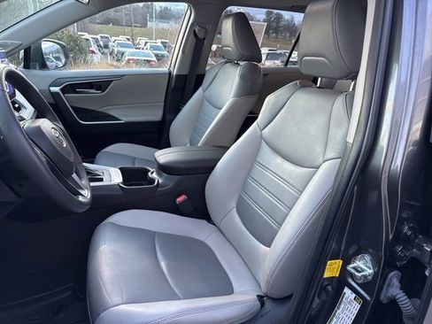 Used 2023 Toyota RAV4 XLE Premium image 21