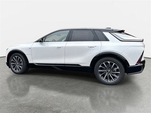 New 2025 Cadillac Lyriq Sport image 4