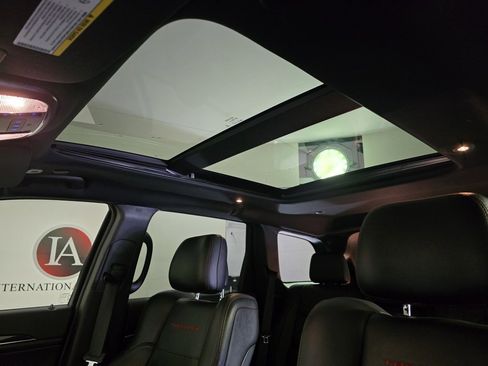 Used 2021 Jeep Grand Cherokee Trailhawk w/ Trailhawk Luxury Group image 12