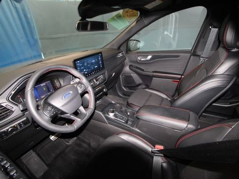 Used 2024 Ford Escape ST-Line w/ Tech Pack #1 AWD/4WD image 2