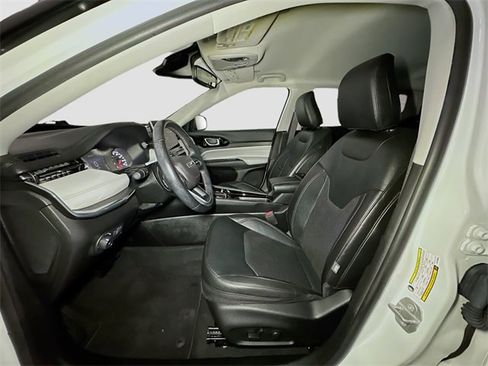 Used 2022 Jeep Compass Limited image 17