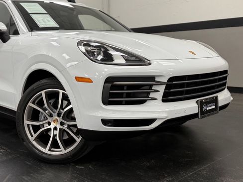 Used 2022 Porsche Cayenne E-Hybrid w/ Premium Package AWD/4WD image 3