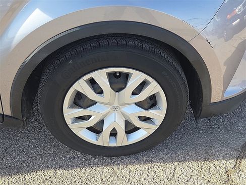 Used 2019 Toyota C-HR LE image 7