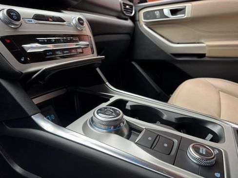 Used 2022 Ford Explorer XLT w/ Equipment Group 202A image 19